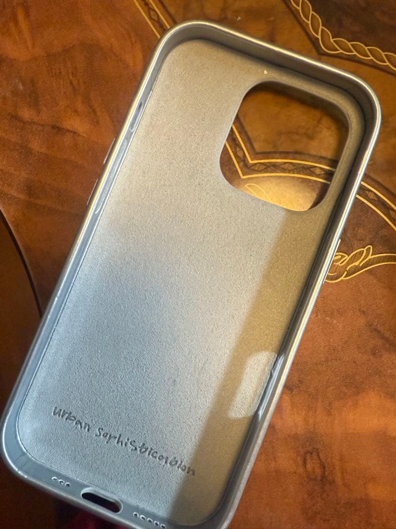 Urban Sophistication iPhone シルバー　16pro