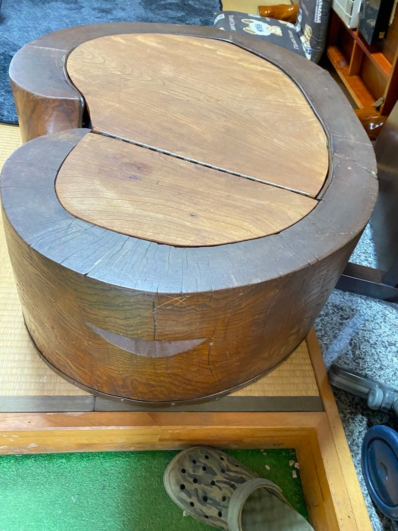 欅丸太の囲炉裏付き